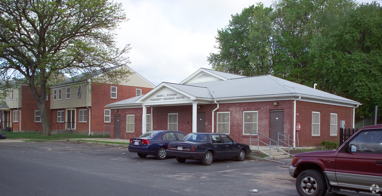 Building Photo - 2-107 Stonina Dr
