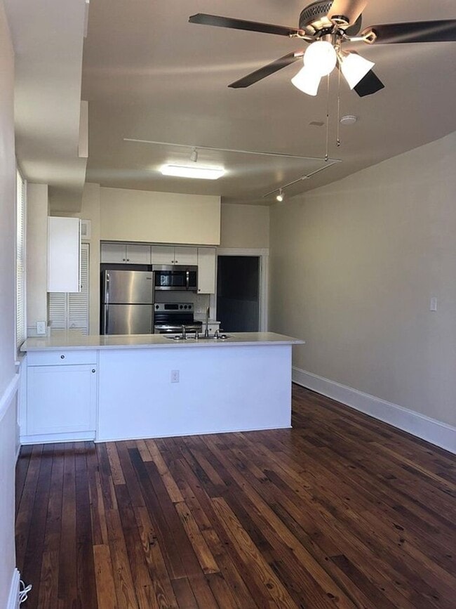 Building Photo - 1820 W Cary St