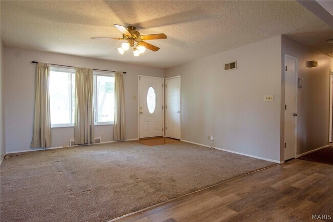 Building Photo - 4001 High Aire Dr