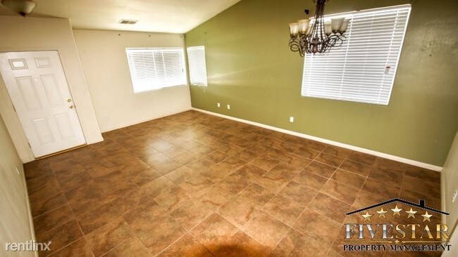 Building Photo - 4 br, 2 bath House - 11800 Stratosphere Ave