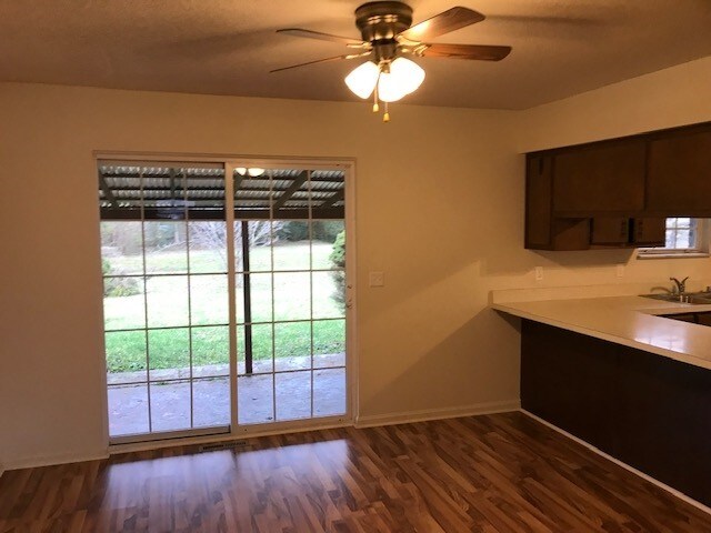 Building Photo - 143 Irvin Ct