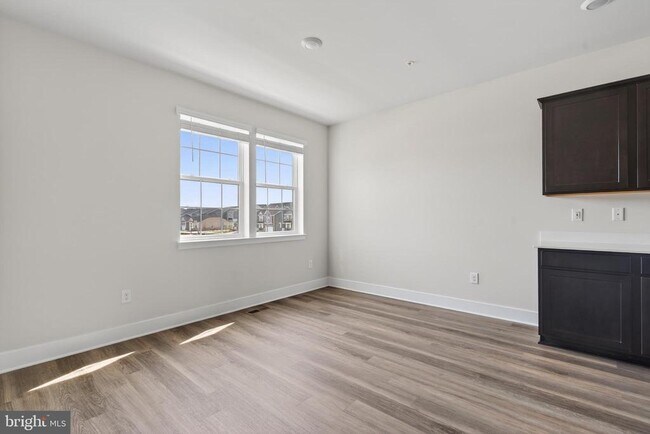 Foto del edificio - 5225 Manor Park Dr