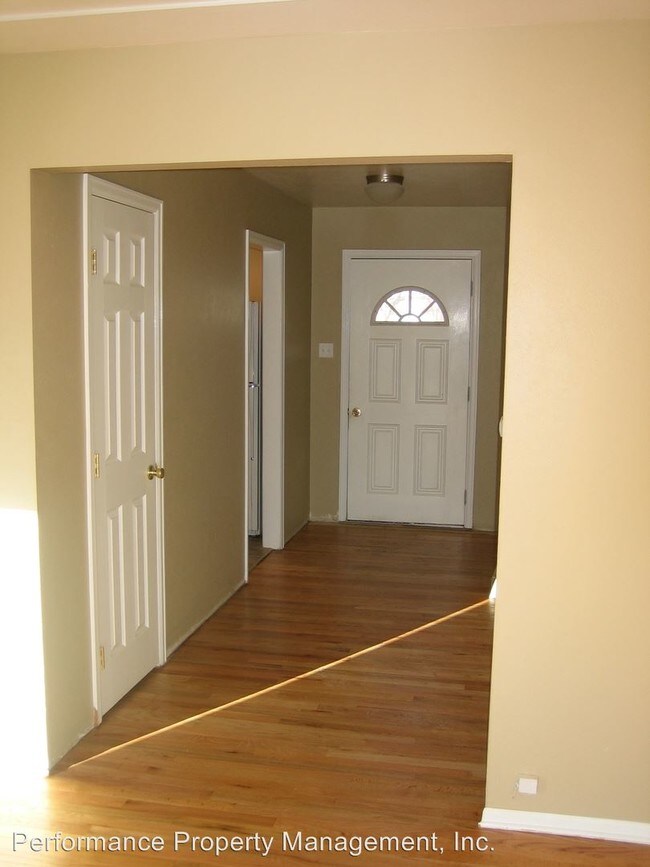 Building Photo - 486 Revere St