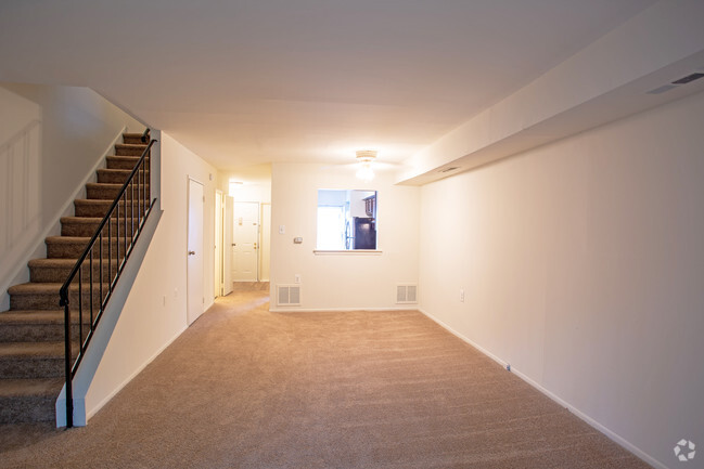 Living Room - Stonington Court Apartments