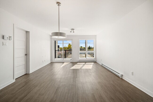 Photo du bâtiment - 1375 Crois Sherwood