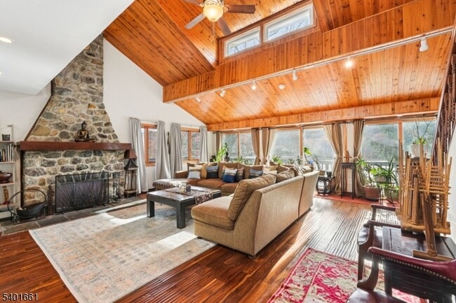 Building Photo - 197 Point Breeze Dr