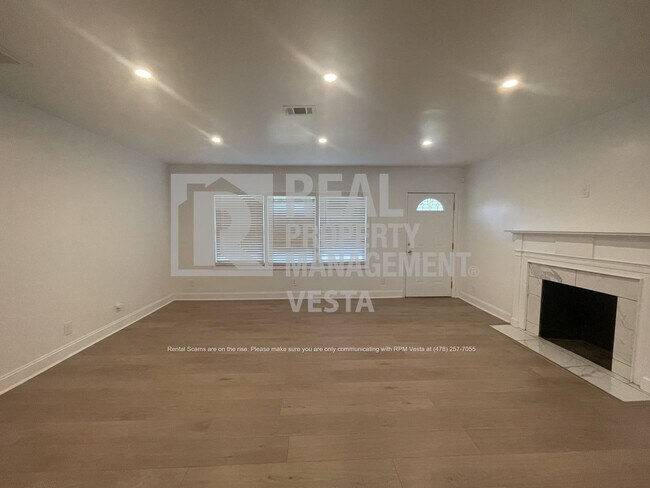 Foto del edificio - Stunning Four Bedroom Home in North Macon ...