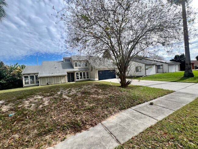 Foto del edificio - MOVE IN NOW! FRESH Paint & new flooring! L...