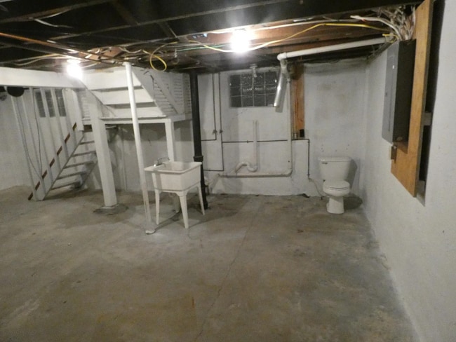 Building Photo - 616 St Nicholas Ave