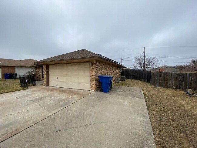 Foto del edificio - Beautiful home close to local schools and military base