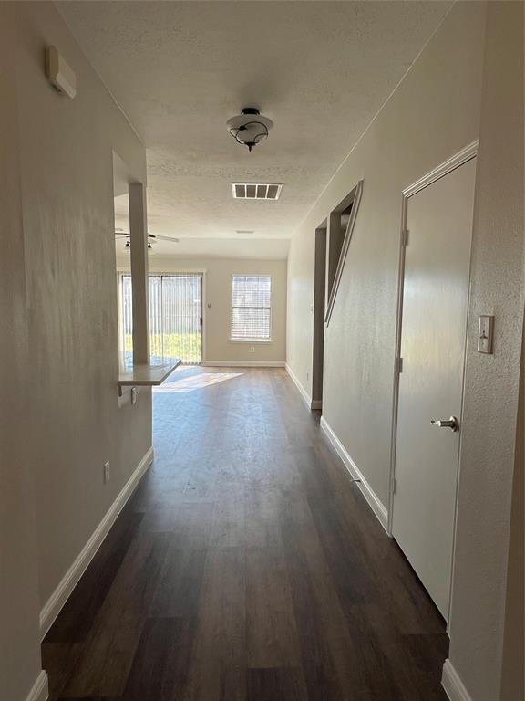 Foto del edificio - 5919 Logancrest Ln