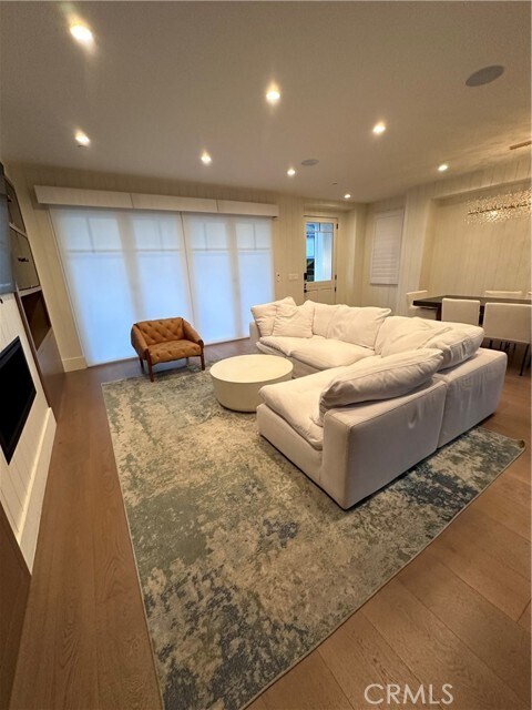 Building Photo - 211 Topaz Ave