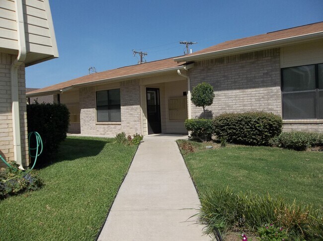 Building Photo - 321 SW Thomas-#321