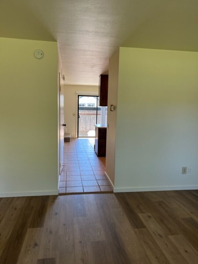 Foto del edificio - Spacious Condo with Private Patio
