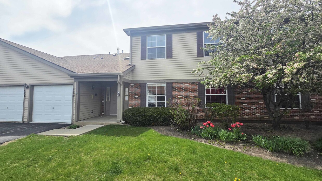 Primary Photo - 614 E Whispering Oaks Ct