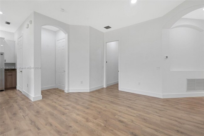 Building Photo - 8209 NW 128th Ln