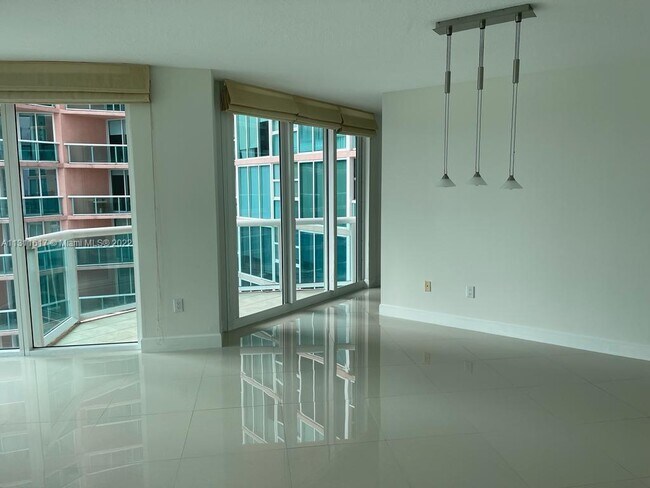 Building Photo - 3370 Hidden Bay Dr