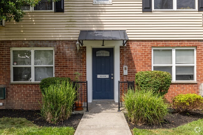 Entrance - Patricia Apartments