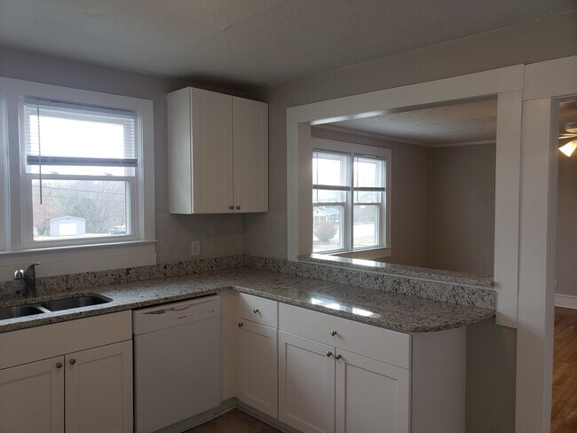 Building Photo - 1425 Geer Hwy