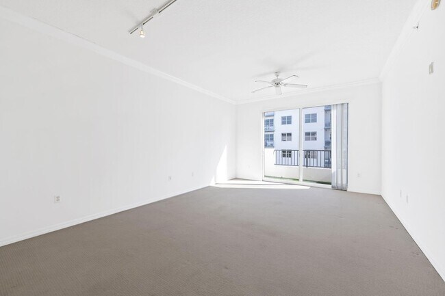 Building Photo - 2401 NE 65th St