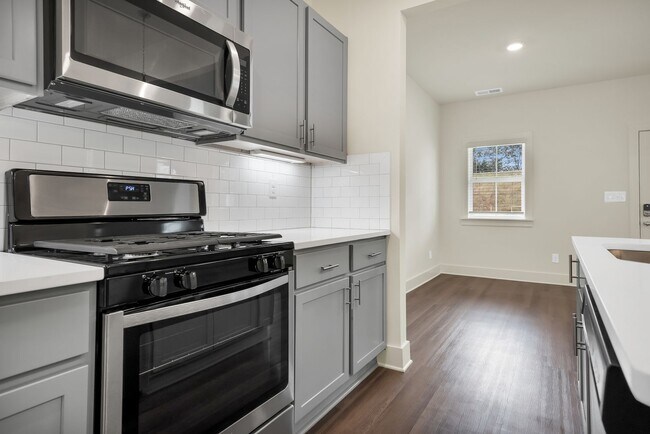 Building Photo - 1 Bedroom home with Fenced Backyard!