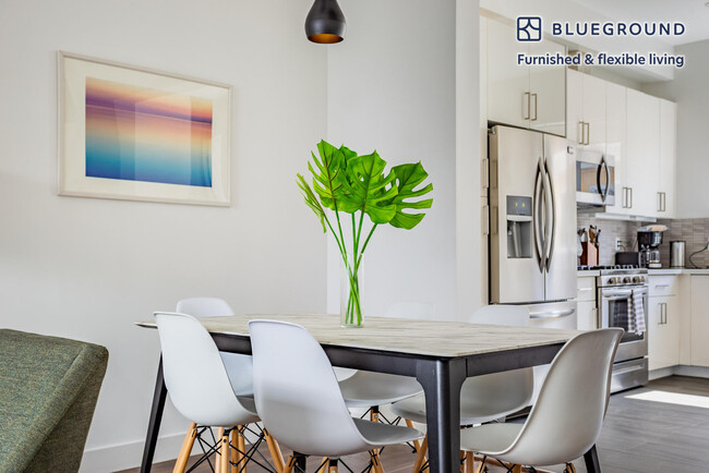 Foto del edificio - 6020 W Beachwood Ln