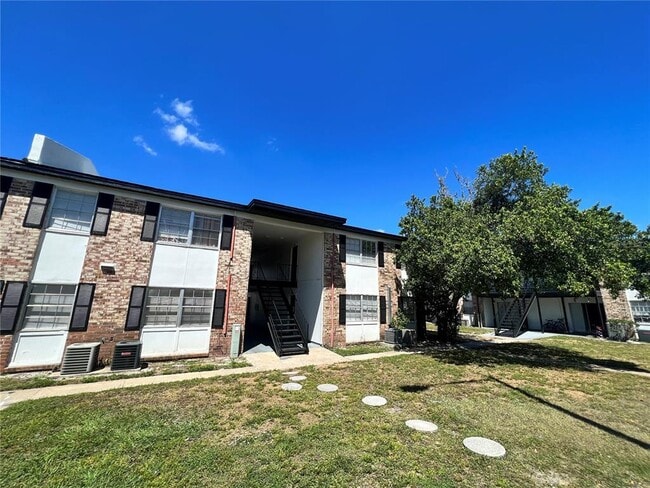 Building Photo - 5317 Curry Ford Rd