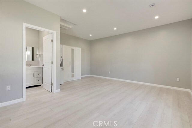 Building Photo - 10933 Nassau Ave