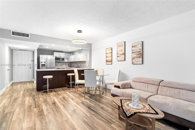 Foto del edificio - 400 Leslie Dr