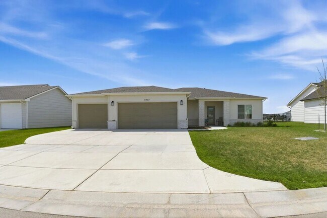 Building Photo - Trails End- Single Family