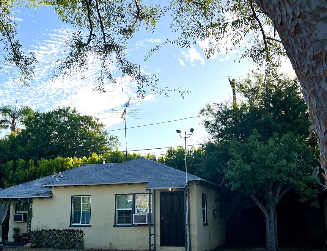 Foto principal - 17542 Ventura Blvd