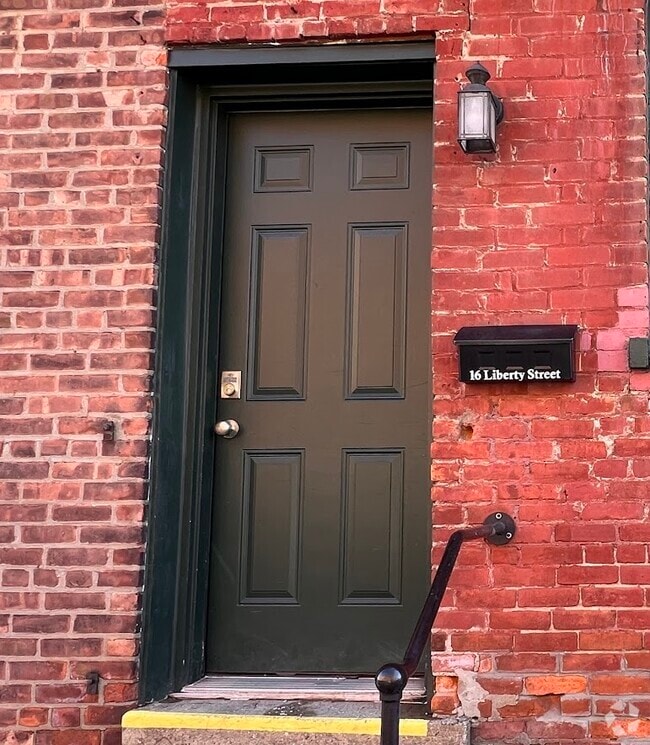 Building Photo - 16 Liberty St