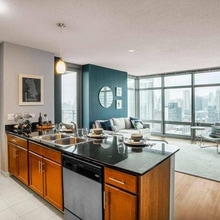 Building Photo - 566 W Kinzie St