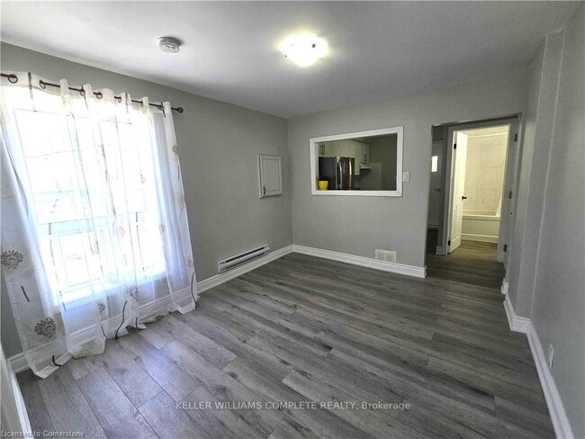 Building Photo - 300 Balmoral Av N