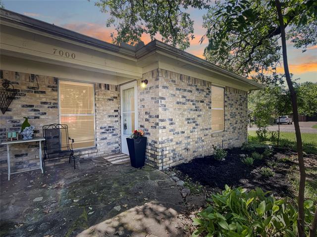 Building Photo - 7002 Lincoln Dr