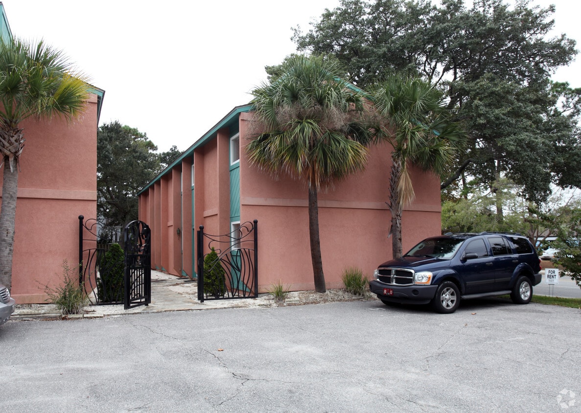 Primary Photo - 521 33rd Ave N