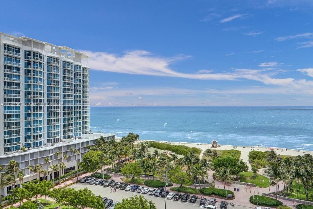 Primary Photo - 6450 Collins Ave