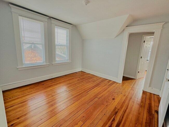 Foto del edificio - 176 Woodland Ave
