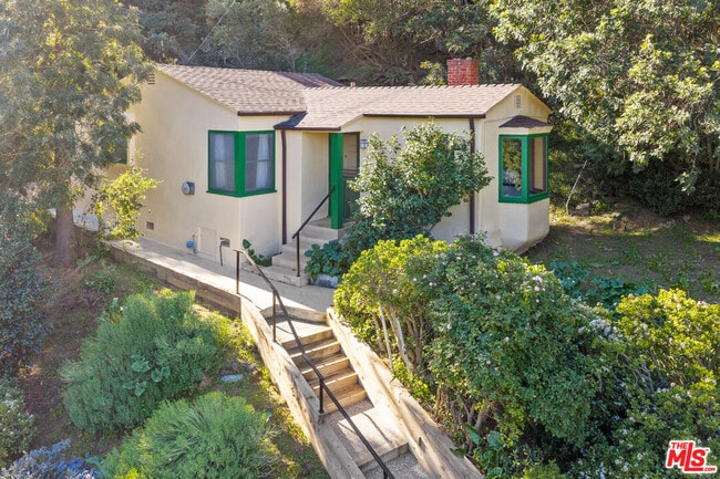 Building Photo - 3705 Fredonia Dr