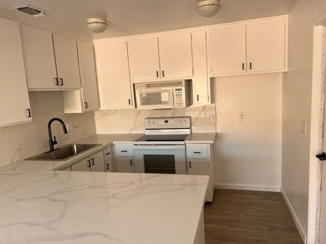 Building Photo - Duplex in Rancho Cordova