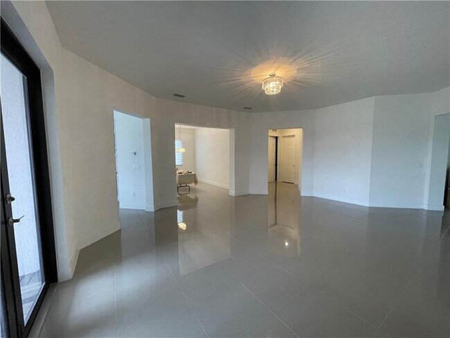 Building Photo - 10550 S Lago Vista Cir