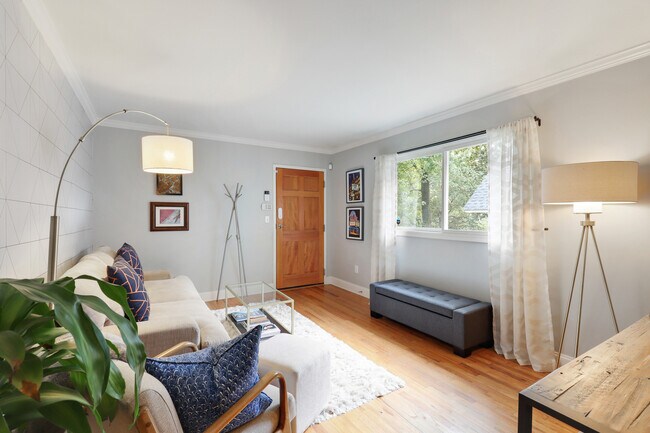 Foto del edificio - 798 Saint Charles Ave NE
