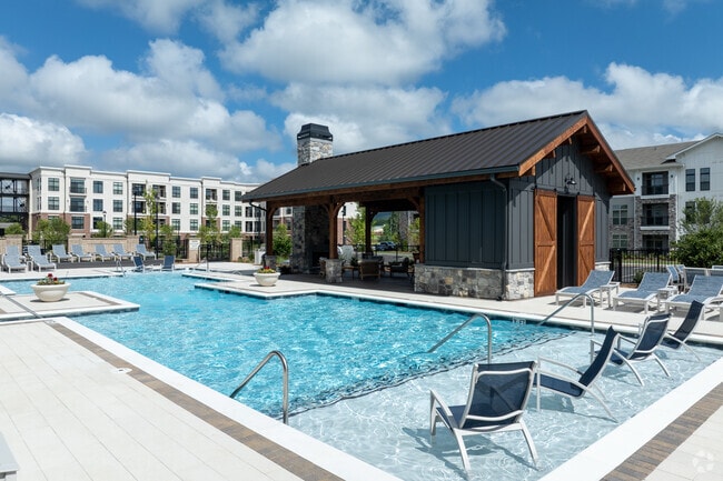 Piscina - Heights at Sawnee Village