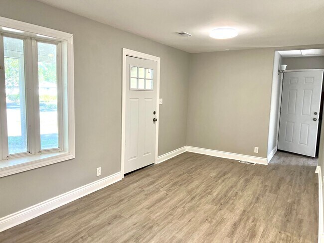 Foto del edificio - 3BD/1BA Home In Crown Point
