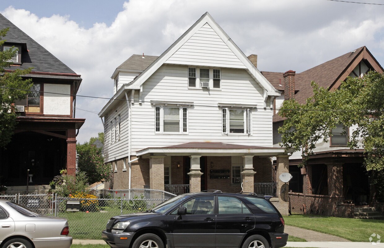 Primary Photo - 5425 Baywood St