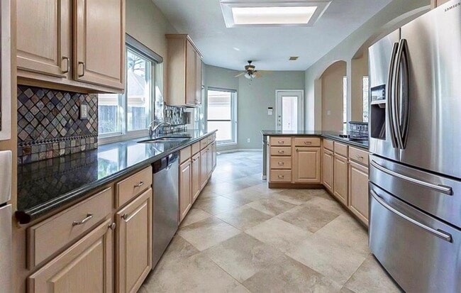 Building Photo - 1715 Rosebend Dr