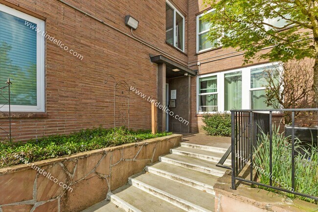 Building Photo - This Updated Goose Hollow Studio Won't Las...
