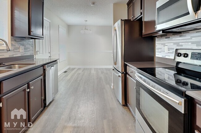 Building Photo - 608 Helms Dr