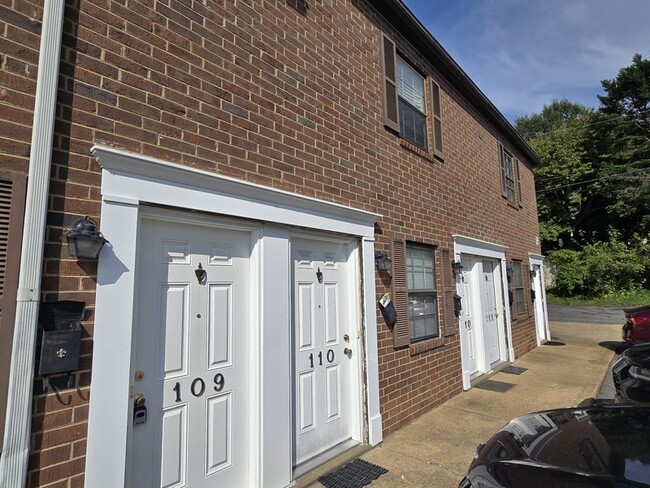 Building Photo - 3201 Chamberlayne Ave