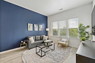 Building Photo - 209 S Kings Dr